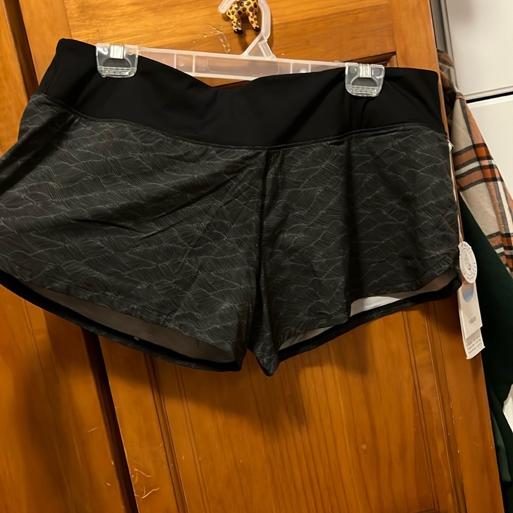 Vuori shorts new with  tags